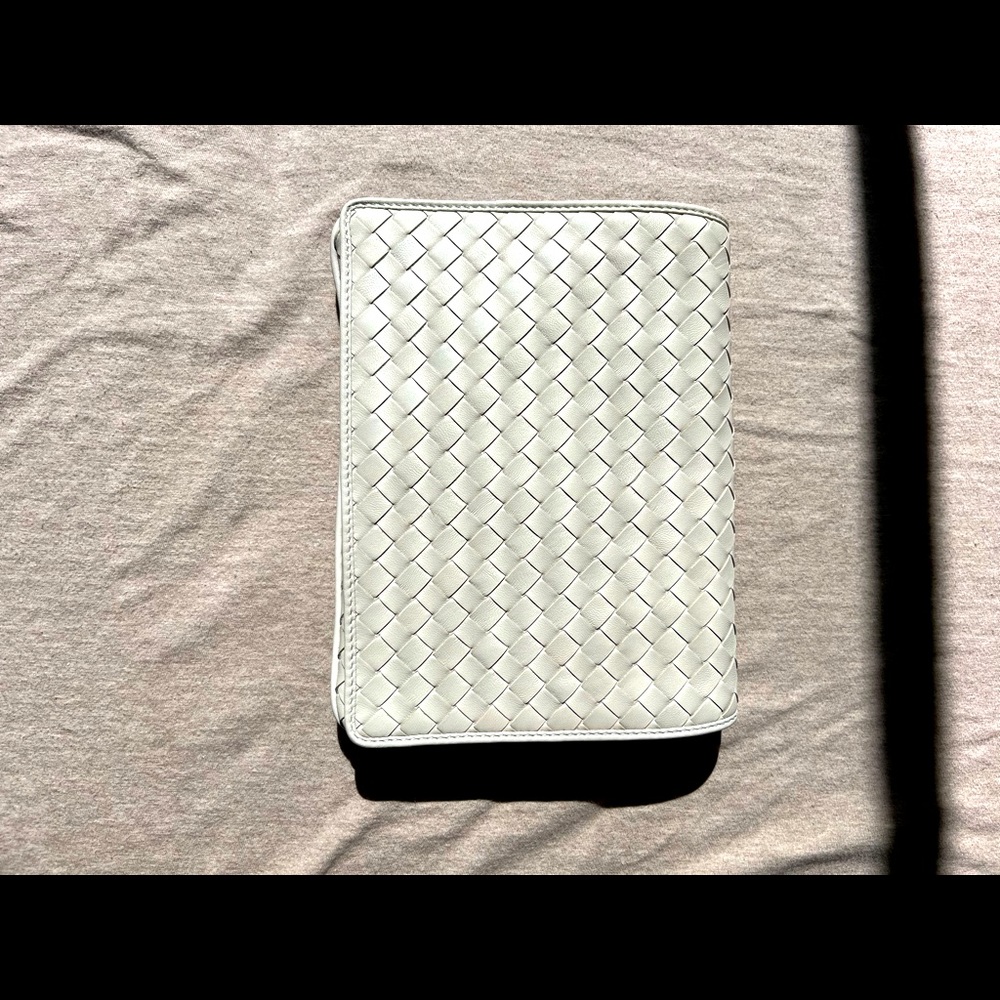 Brand new, never been used Bottega Veneta pochette. Bought in Paris.